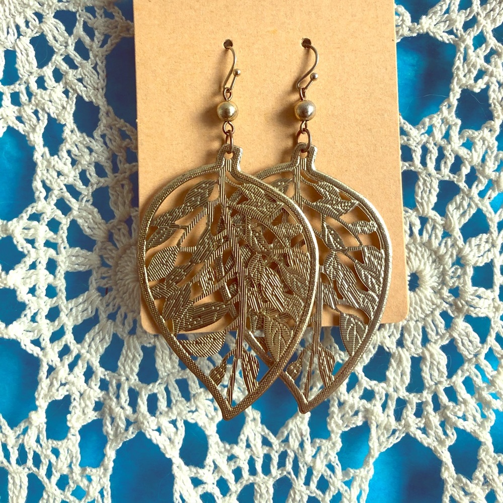 🌹Gold-tone Leaf 🍃 Earrings